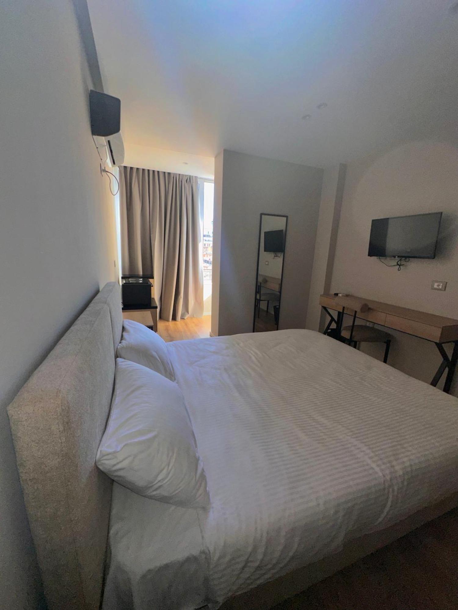 Amazon 8 Guesthouse Τίρανα Εξωτερικό φωτογραφία