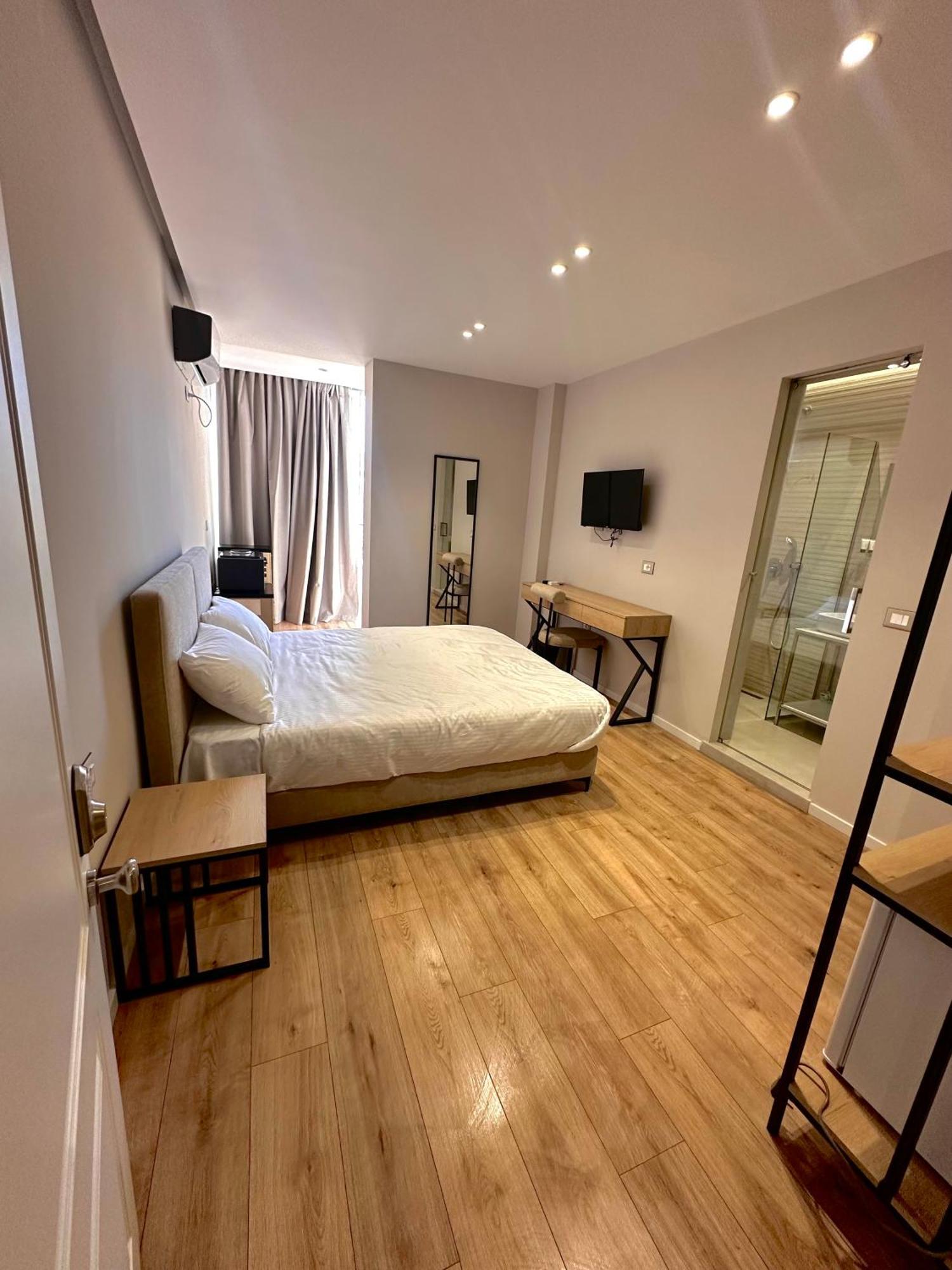 Amazon 8 Guesthouse Τίρανα Εξωτερικό φωτογραφία